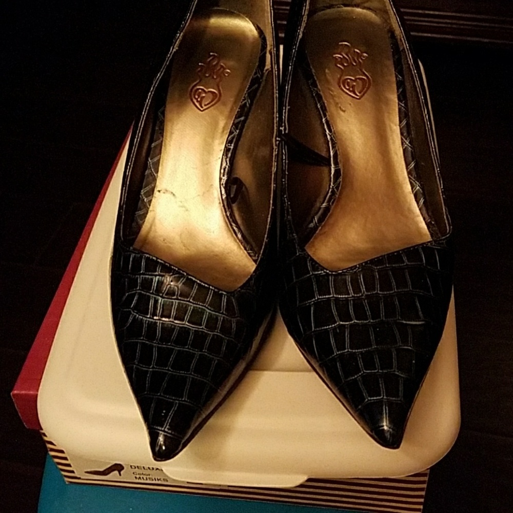 Navy blue kitten heel